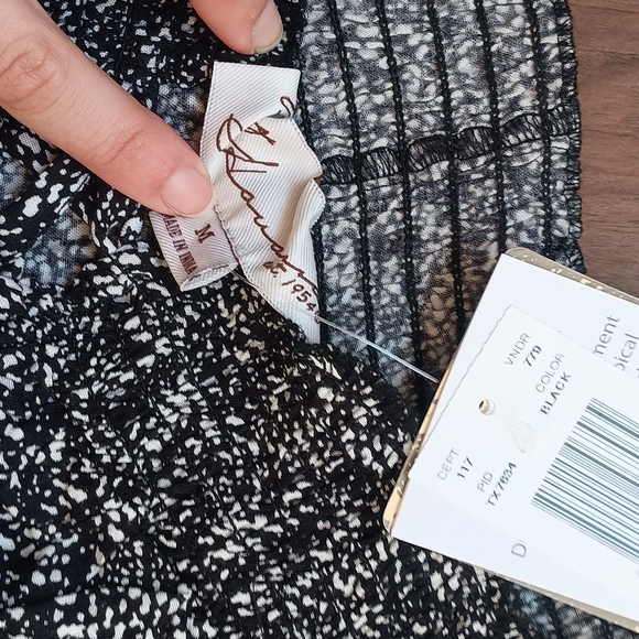 Monochrome Patterned Set - Picture 3 of 4